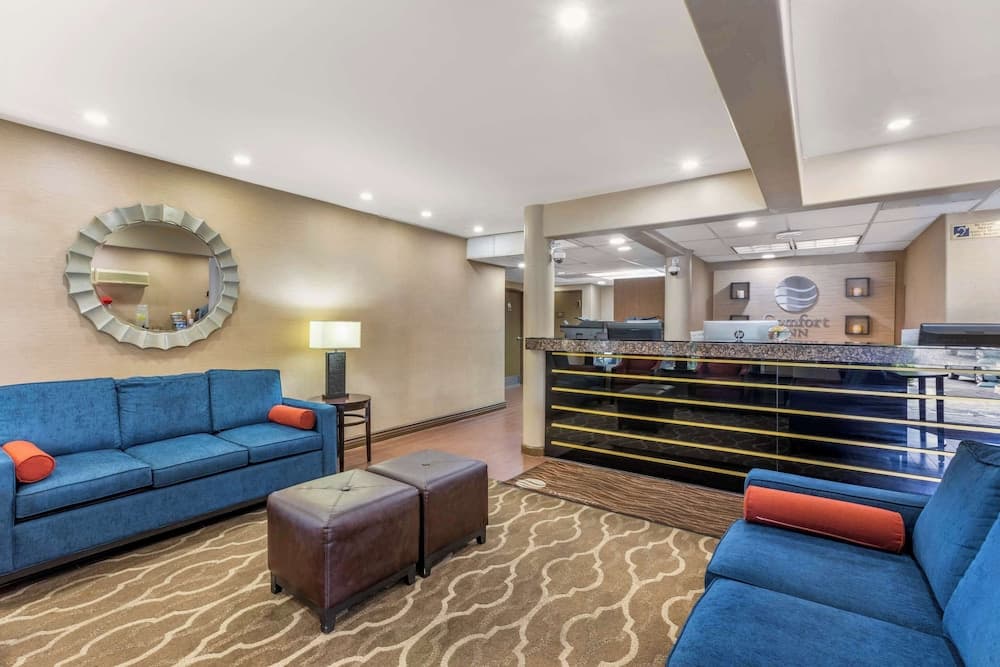 Comfort Inn Escondido San Diego North County interior in Escondido, CA — gallery photo 2