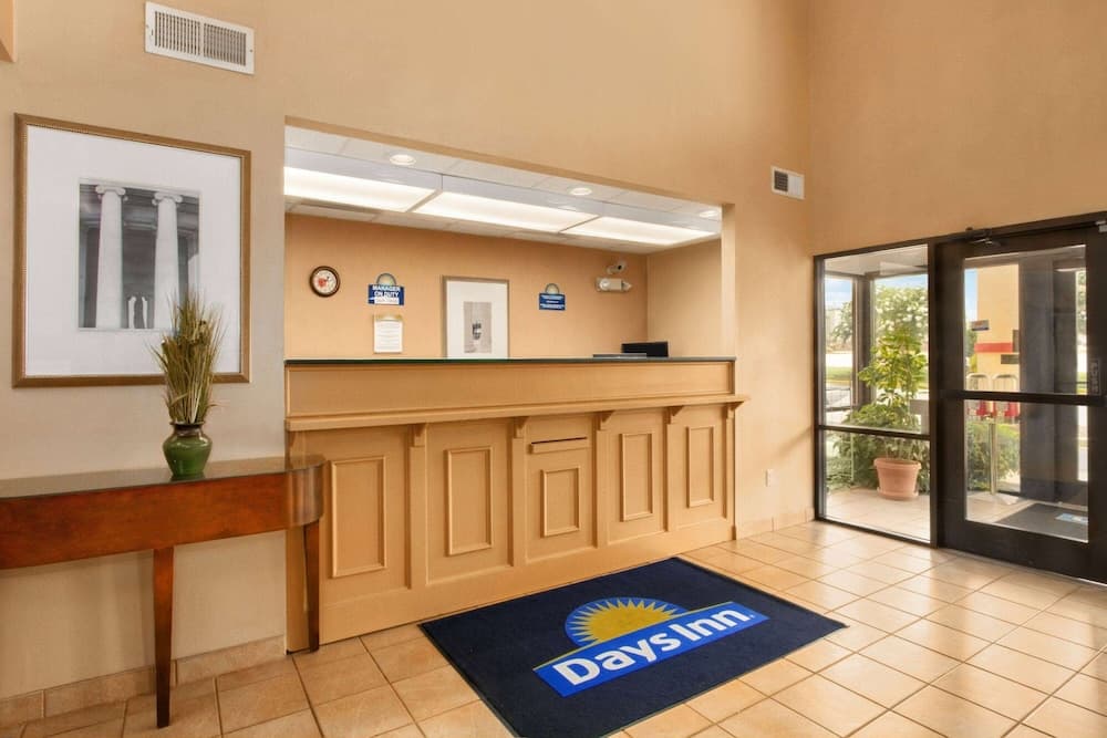 Days Inn by Wyndham Greenville South/Mauldin interior in Mauldin, SC — gallery photo 2