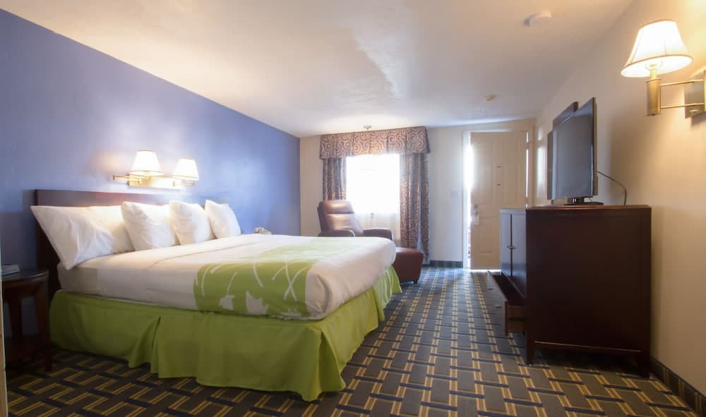 Uncommoner Hotel by Reverie Boutique Collection property views in West Yarmouth, MA — gallery photo 3