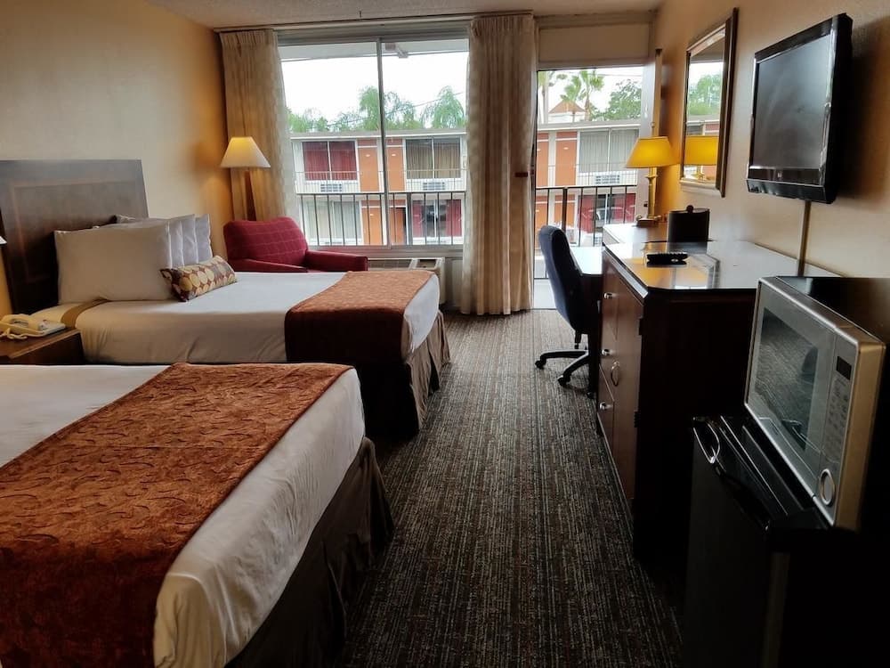 Sun Inn & Suites interior in Kissimmee, FL — gallery photo 2