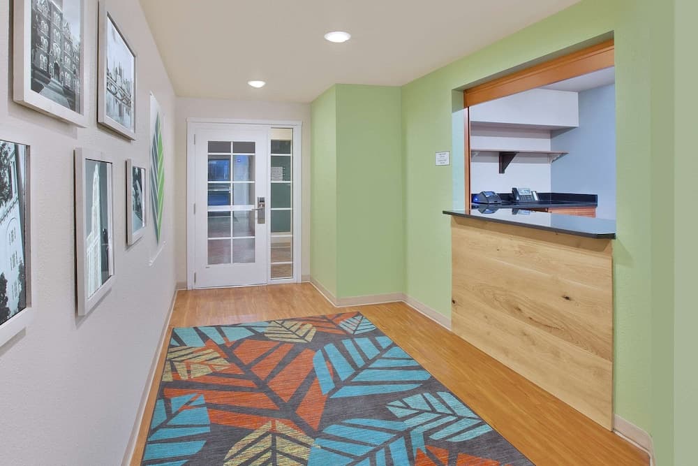 WoodSpring Suites Columbus Urbancrest interior in Grove City, OH — gallery photo 2