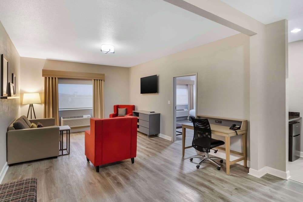 Comfort Suites Shenandoah-The Woodlands gallery photo in The Woodlands, TX — image 12