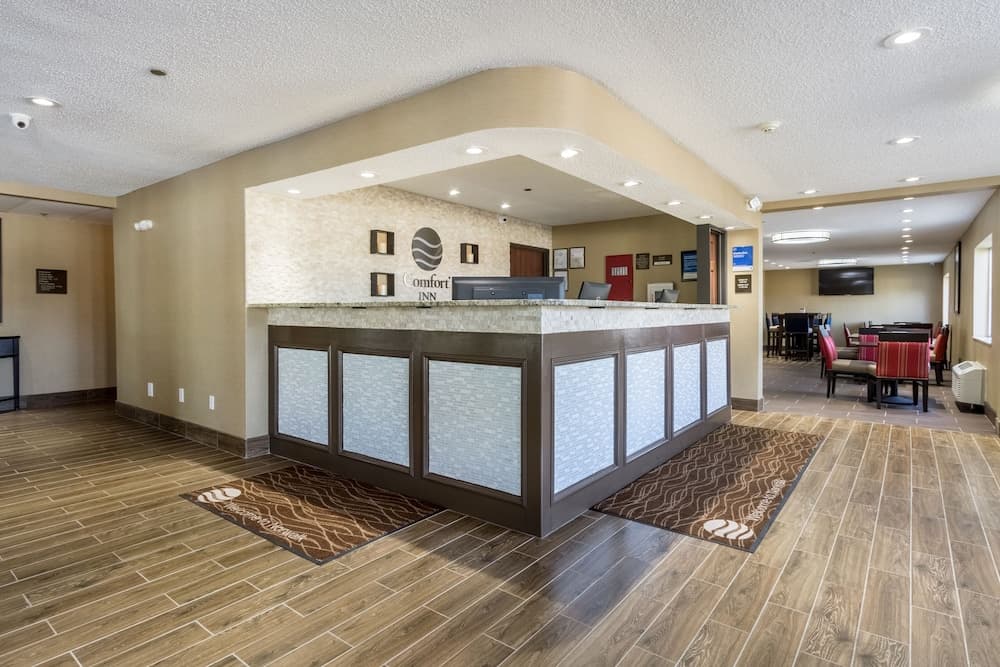 Comfort Inn Norwalk - Sandusky interior in Norwalk, OH — gallery photo 2