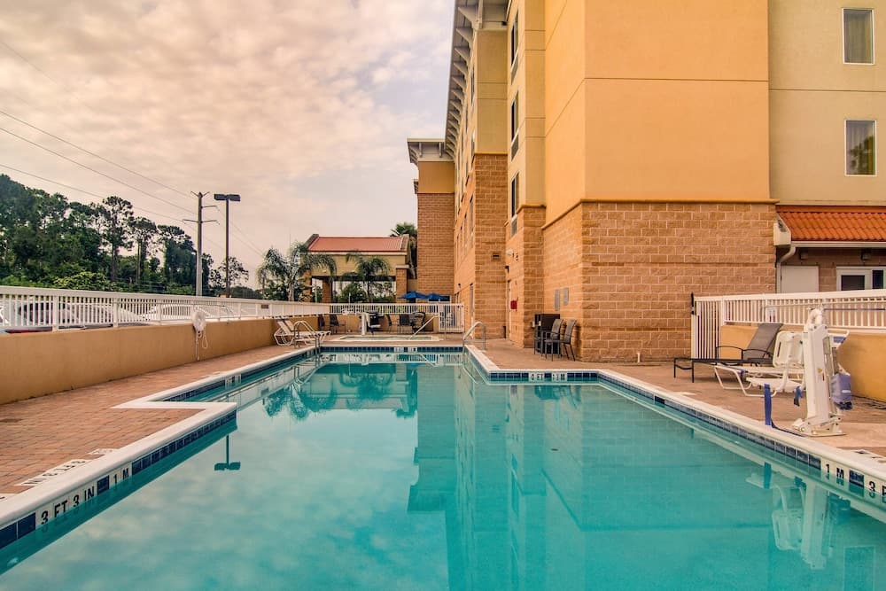 Fairfield Inn & Suites Palm Coast I-95 — hotel in Palm Coast, Florida