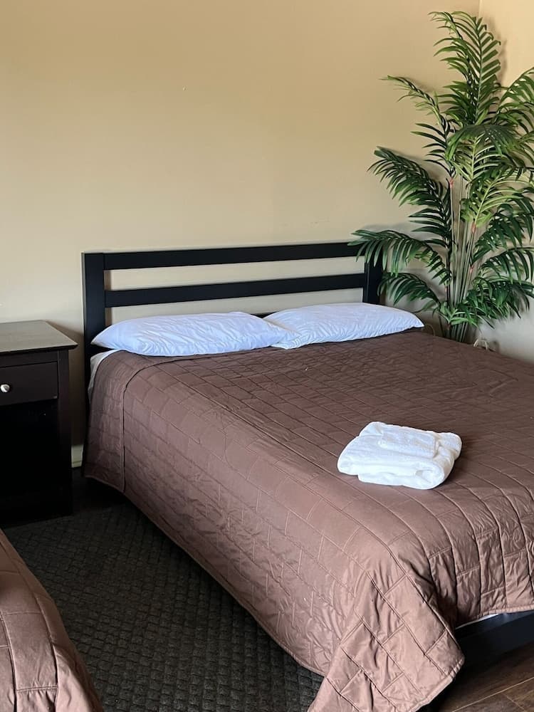 The Travelers Inn gallery photo in Jacksonville, NC — image 8