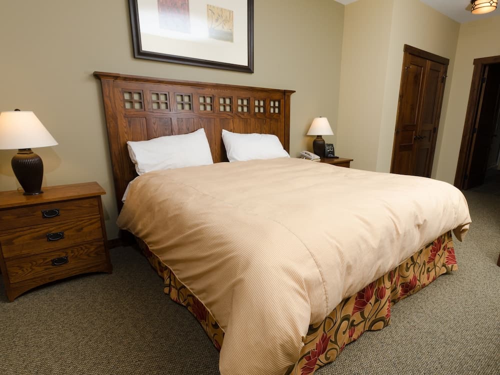 Soaring Eagle Lodge interior in Snowshoe — gallery photo 2
