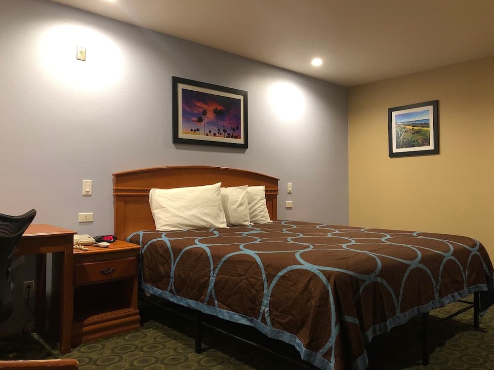 Orange Tustin Inn gallery photo in Orange, CA — image 17