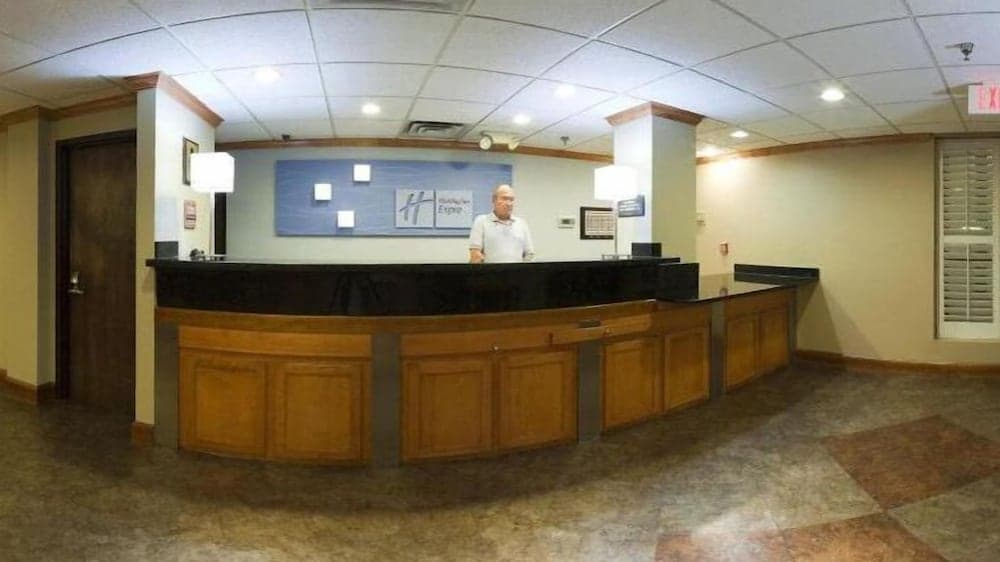 Holiday Inn Express Fayetteville- Univ of AR Area by IHG gallery photo in Fayetteville, AR — image 16