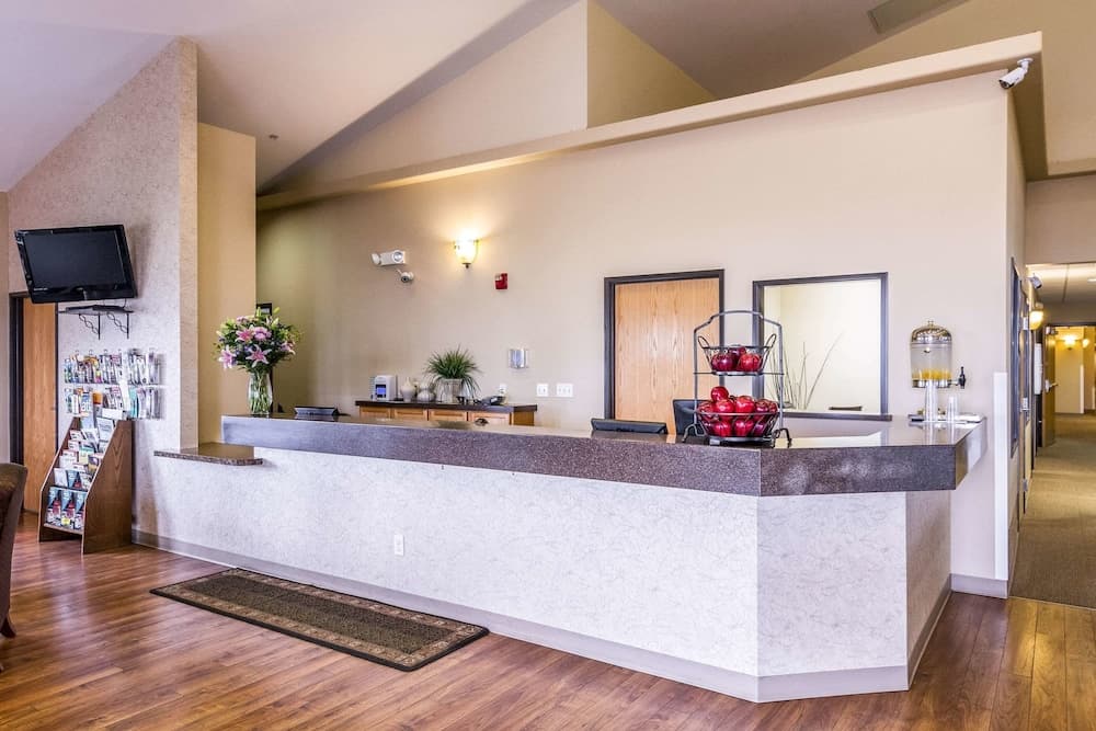 Quality Inn Selah North Park interior in Selah, WA — gallery photo 2