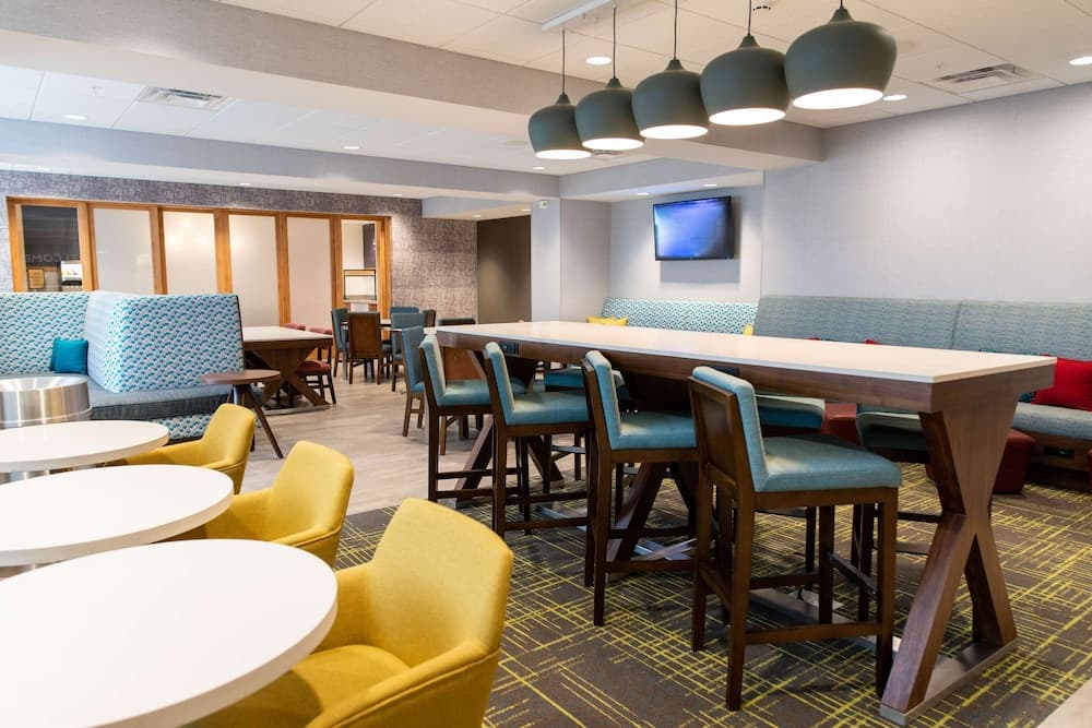Hampton Inn Paris property views in Paris, IL — gallery photo 3