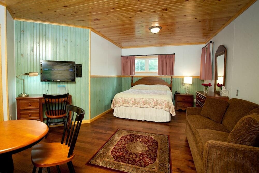 Blue Hill Lodge gallery photo in Claryville — image 48
