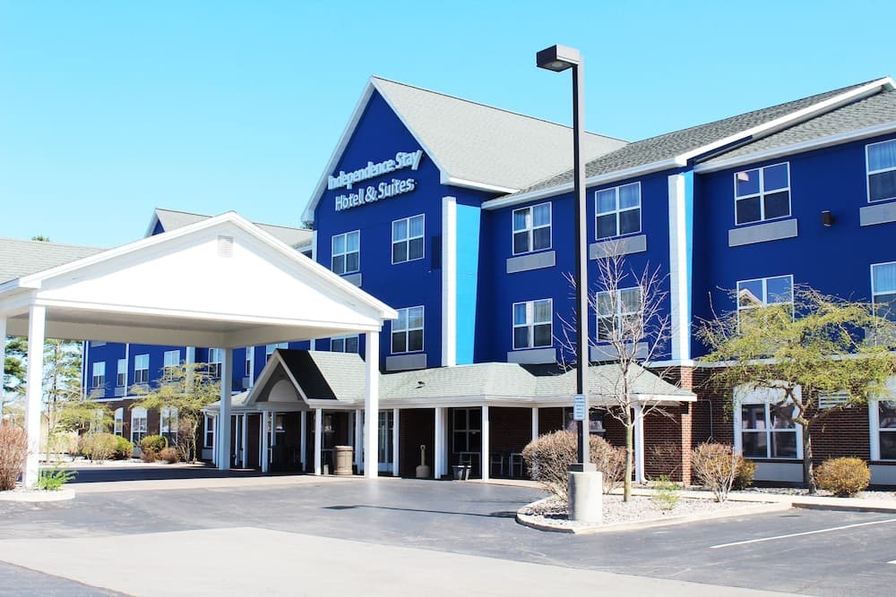 Independence Stay Hotel & Suites featured exterior or lobby in Marinette, WI — similar hotel