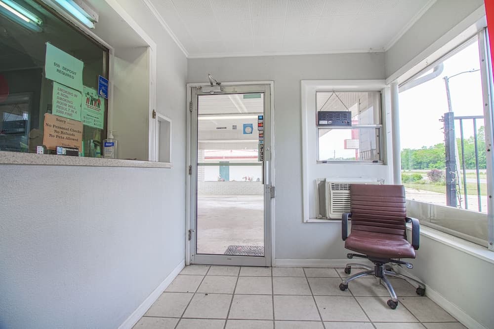 OYO Hotel McAlestar OK S Main St property views in McAlester, OK — gallery photo 3