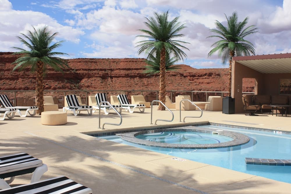 Hat Rock Inn interior in Mexican Hat, UT — gallery photo 2