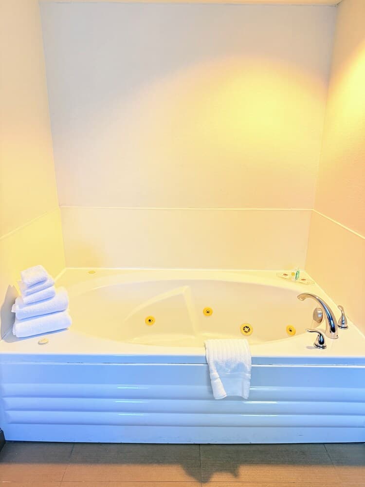 Comfort Suites Near Casinos Norwich-Uncasville CT gallery photo in Norwich, CT — image 15