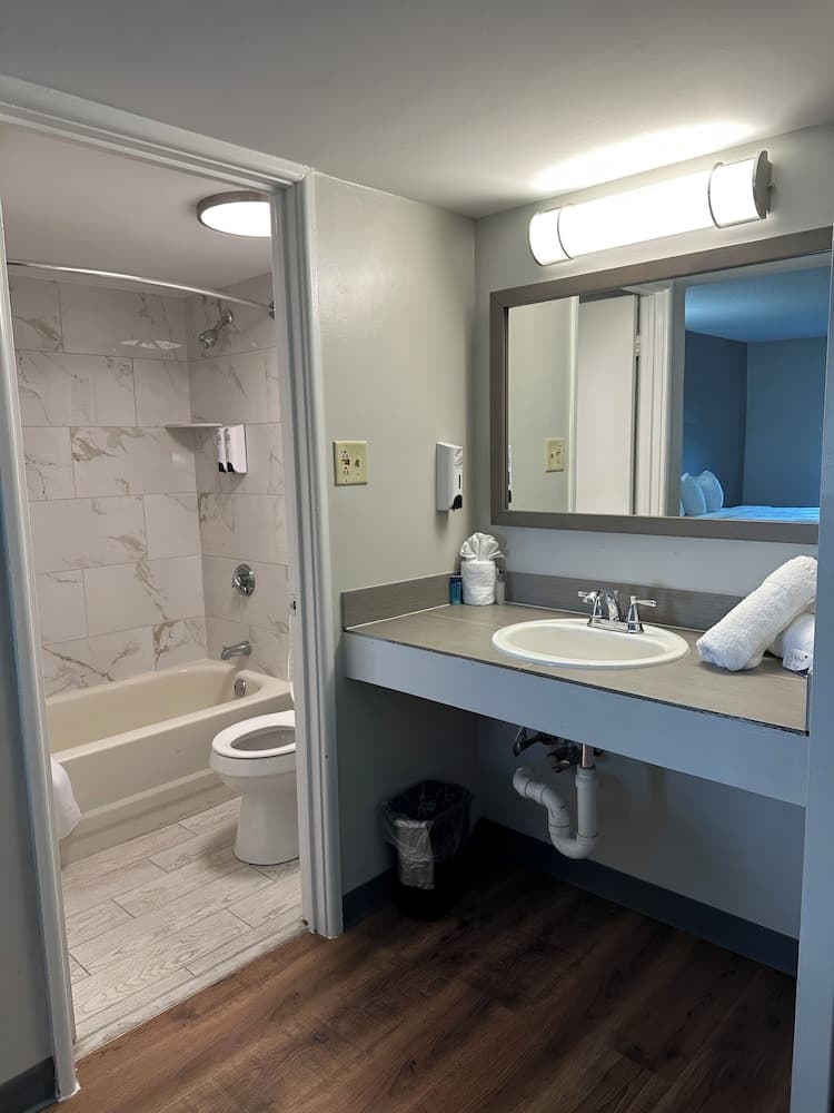 Whaler Inn and Suites gallery photo in New Bedford, MA — image 14