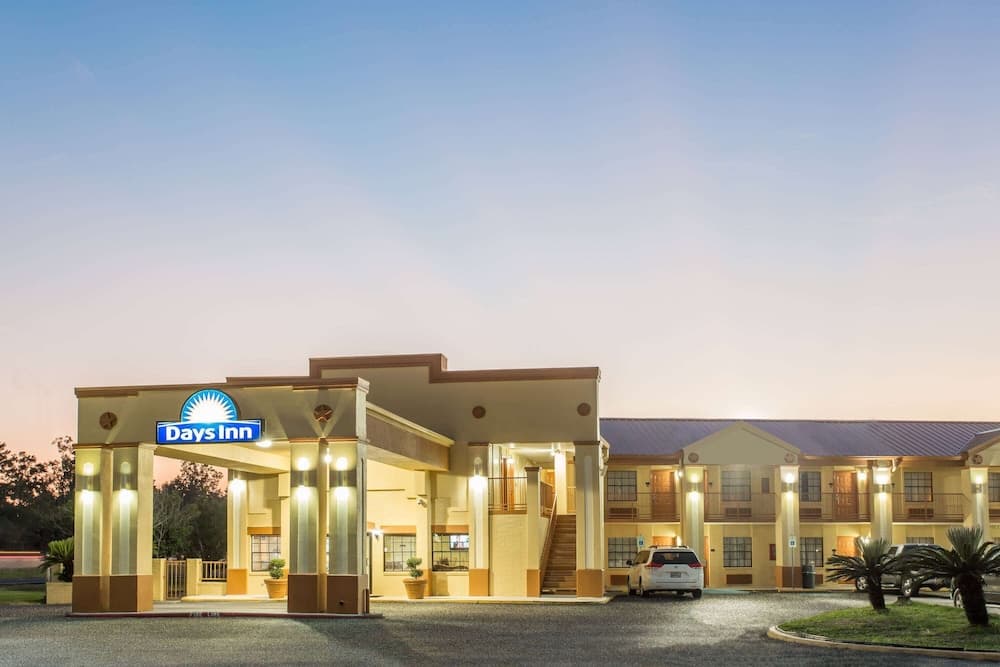 Days Inn by Wyndham Orange gallery photo in Orange, TX — image 7