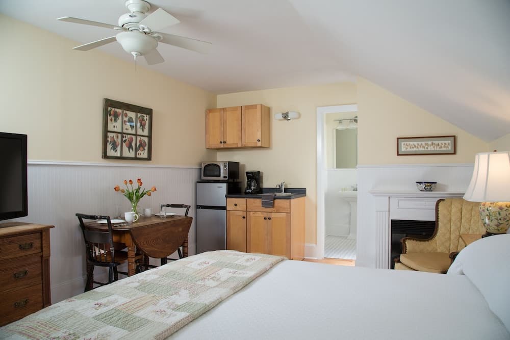 The Woodstock Inn on the Millstream interior in Woodstock, NY — gallery photo 2
