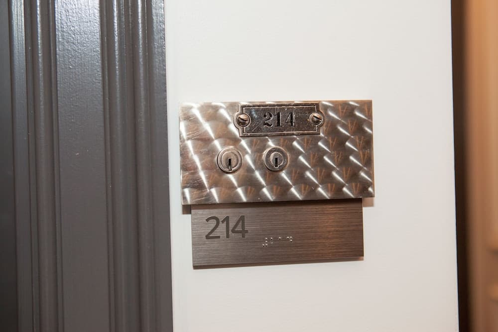La Banque Hotel gallery photo in Homewood, IL — image 8
