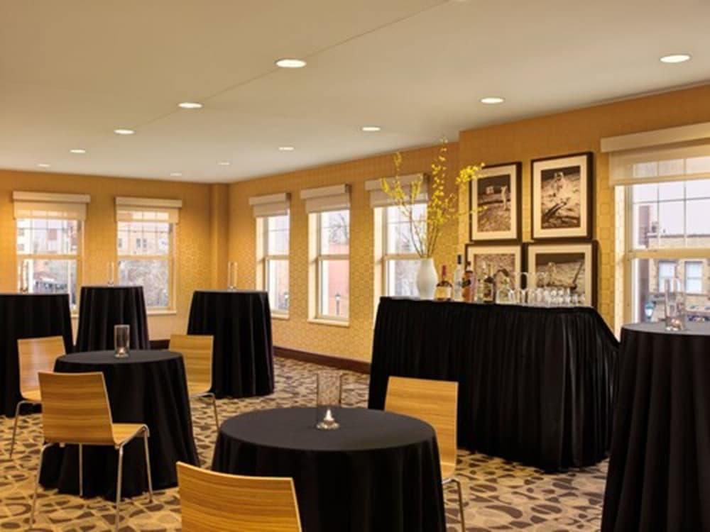 Moonrise Hotel gallery photo in St. Louis, MO — image 7