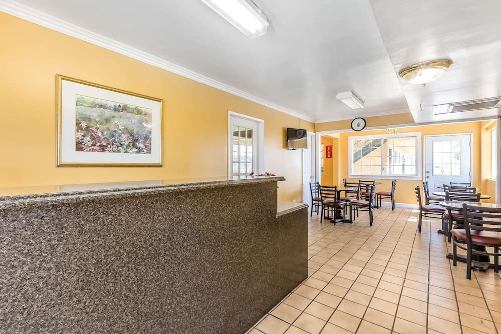 Economy Inn Buttonwillow Bakersfield I-5 property views in Buttonwillow, CA — gallery photo 3