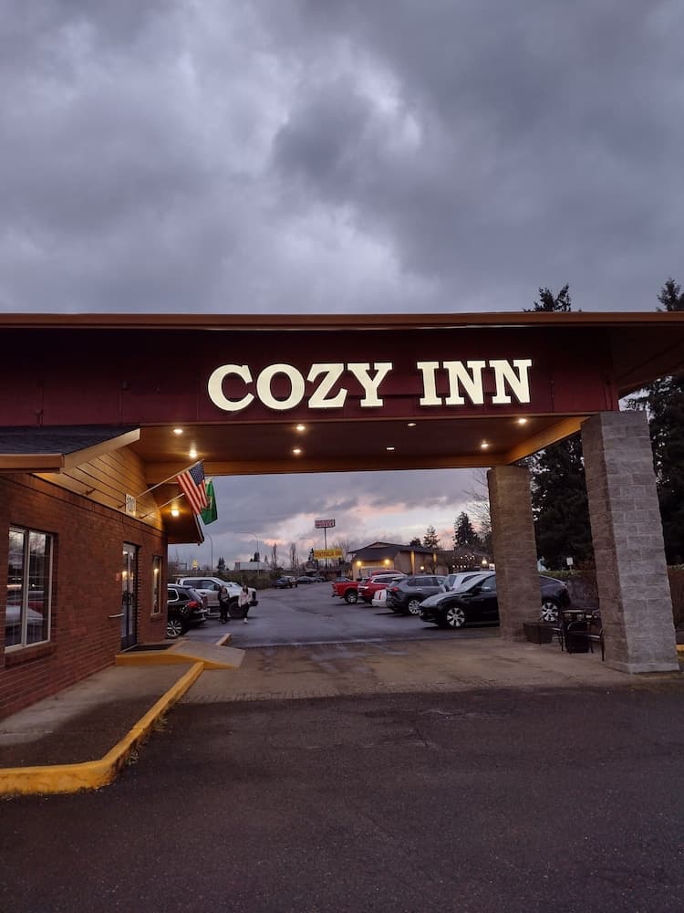 Cozy Inn gallery photo in Centralia, WA — image 6