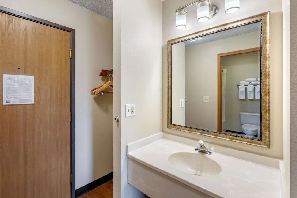 Econo Lodge Longmont East gallery photo in Longmont, CO — image 43