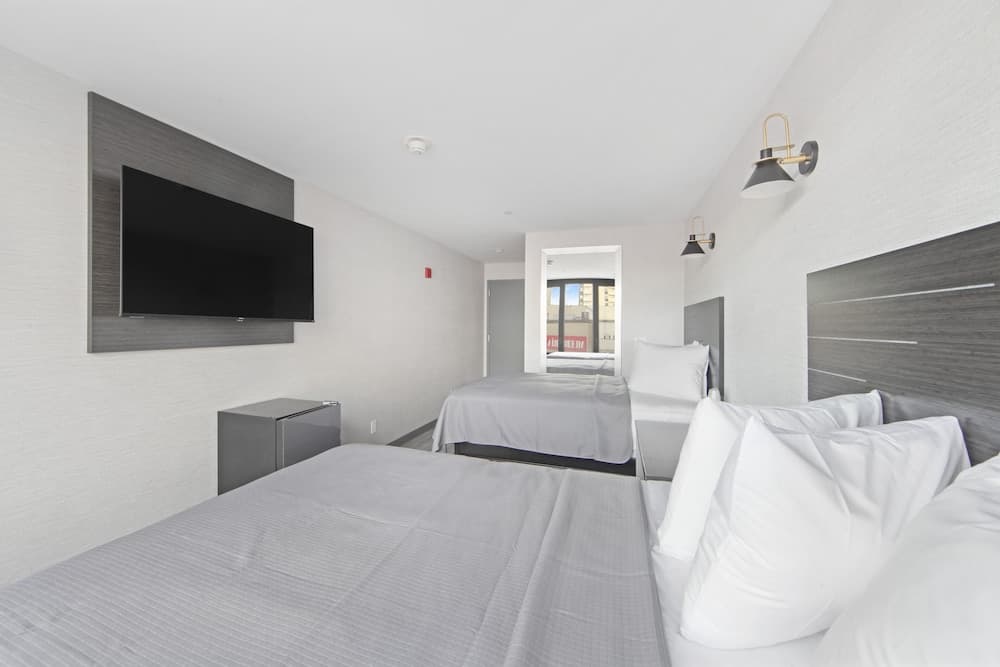 Tremont Hotel interior in Bronx, NY — gallery photo 2