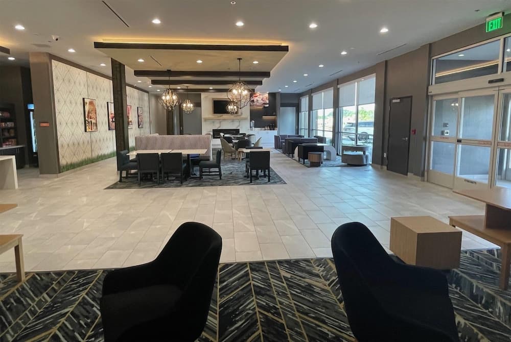 La Quinta Inn & Suites by Wyndham Olive Branch interior in Olive Branch, MS — gallery photo 2