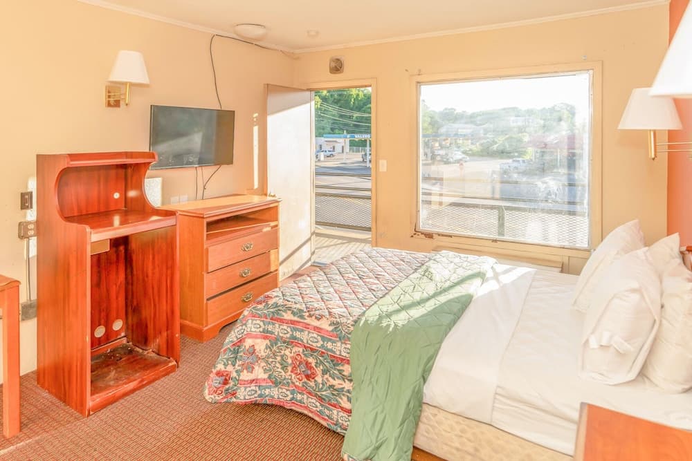 Economy Hotel Okmulgee property views in Okmulgee, OK — gallery photo 3