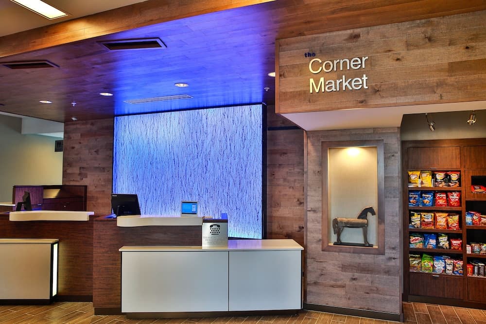 Fairfield Inn & Suites by Marriott Savannah Midtown interior in Savannah, GA — gallery photo 2