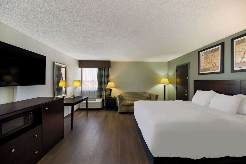 Clarion Hotel San Angelo near Convention Center gallery photo in San Angelo, TX — image 23