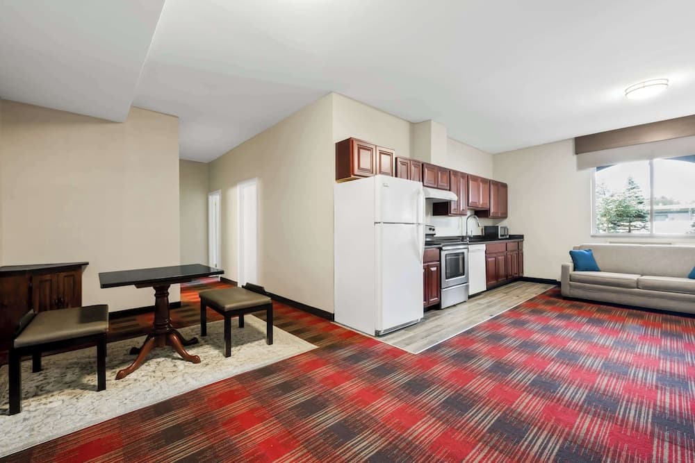 Best Western Dartmouth-New Bedford property views in North Dartmouth, MA — gallery photo 3