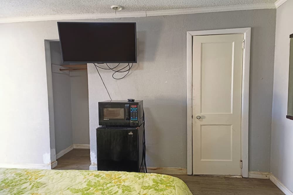 Crown Inn By Oyo Orangeburg Hwy 301 property views in Orangeburg, SC — gallery photo 3