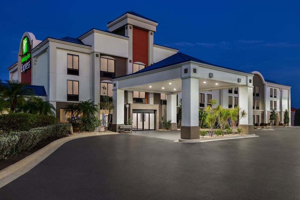 Holiday Inn Express - Vero Beach by IHG featured exterior or lobby in Vero Beach, FL — similar hotel