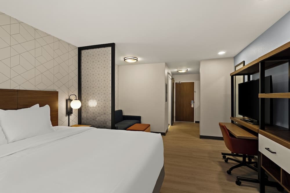 Everhome Suites Brownsville gallery photo in Brownsville, TX — image 12