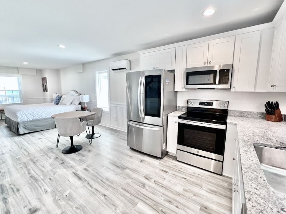 Saltwater Suites gallery photo in Holly Ridge, NC — image 34