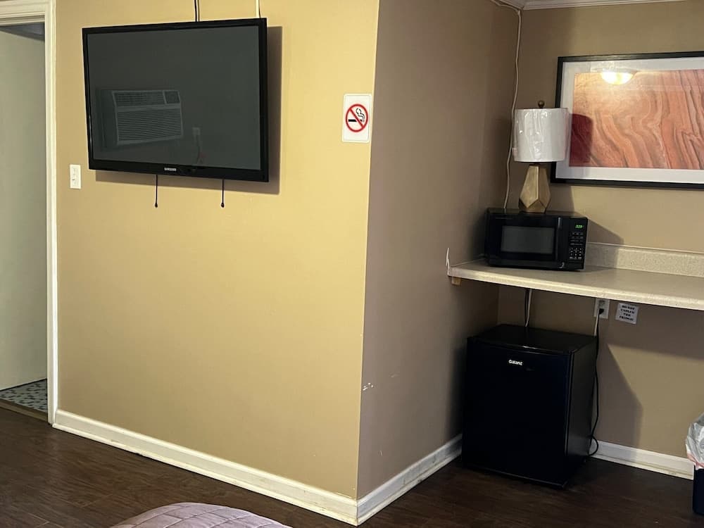 The Travelers Inn gallery photo in Jacksonville, NC — image 13