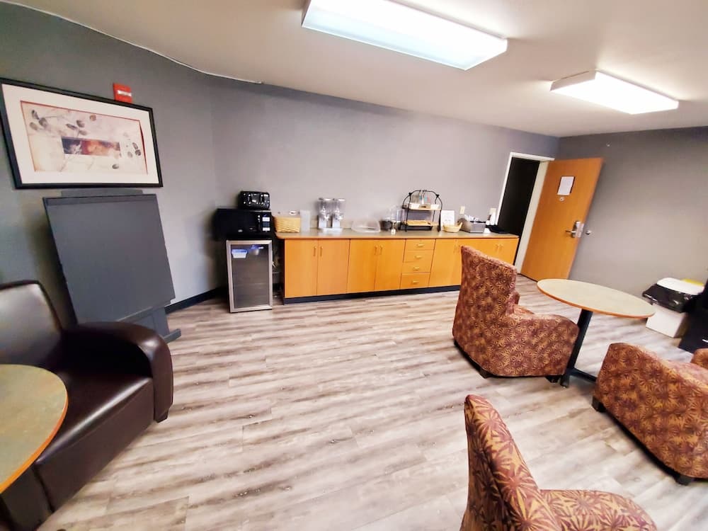 Americas Best Value Inn & Suites Racine gallery photo in Mount Pleasant, WI — image 15