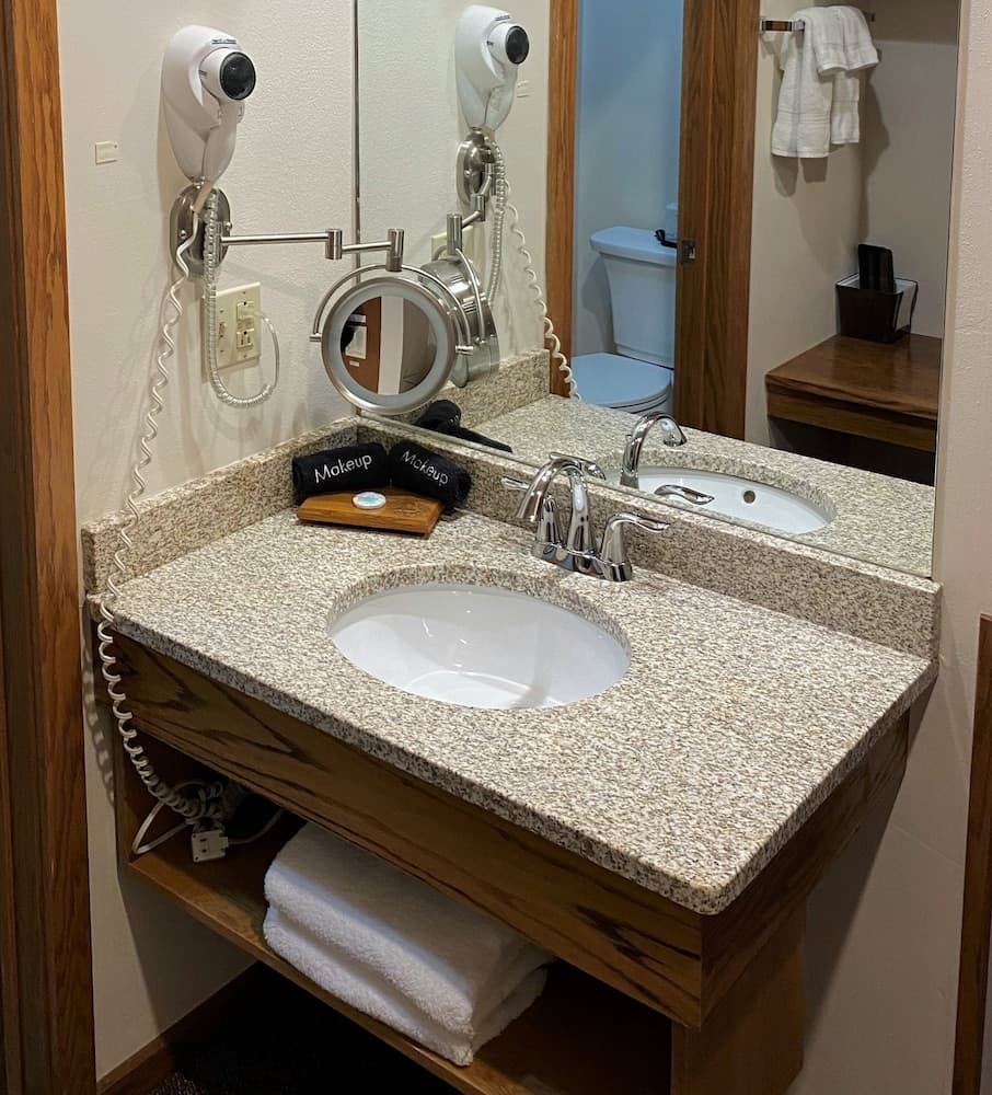 Spring Valley Inn interior in Arena, WI — gallery photo 2