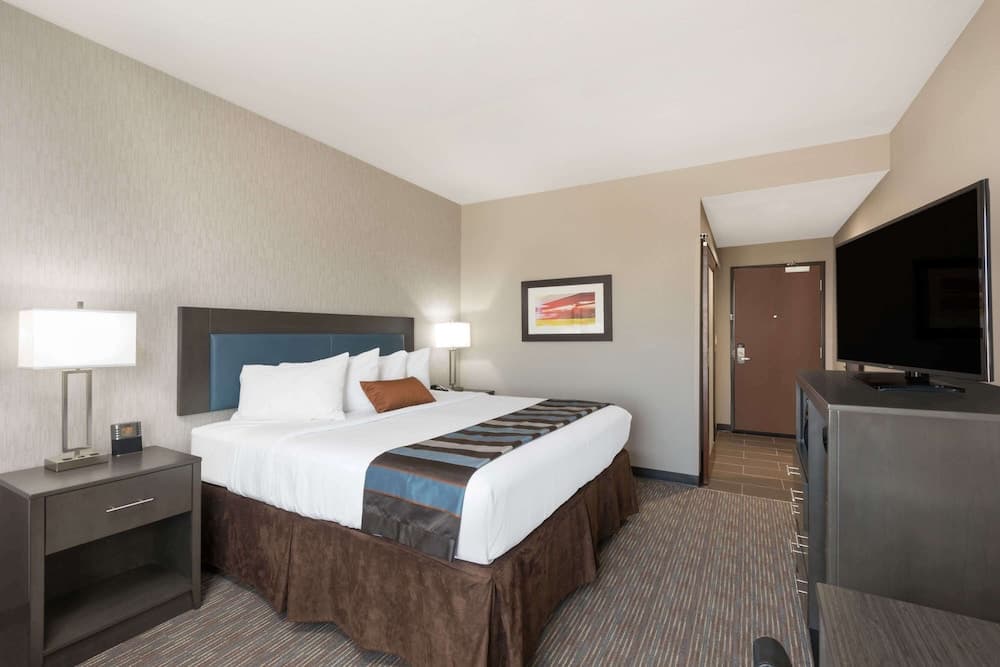 Wingate by Wyndham Lubbock interior in Lubbock, TX — gallery photo 2