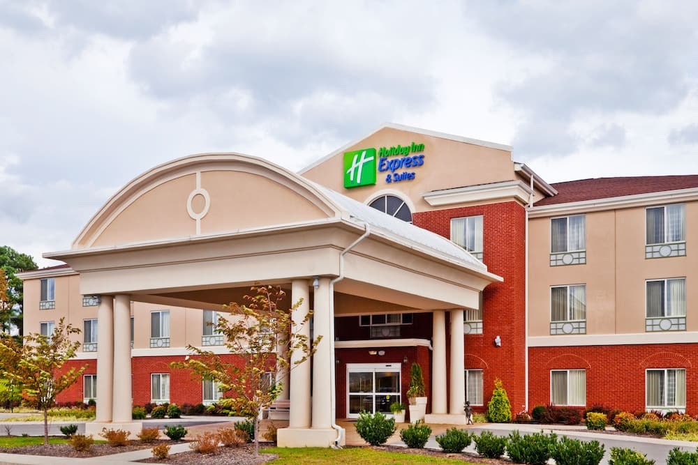 Holiday Inn Express & Suites Dickson by IHG featured exterior or lobby in Dickson, TN — similar hotel