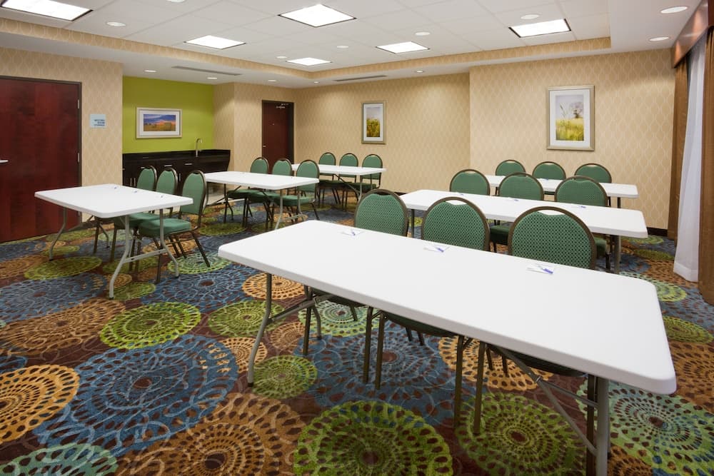 Holiday Inn Express & Suites Davenport by IHG gallery photo in Davenport, IA — image 11