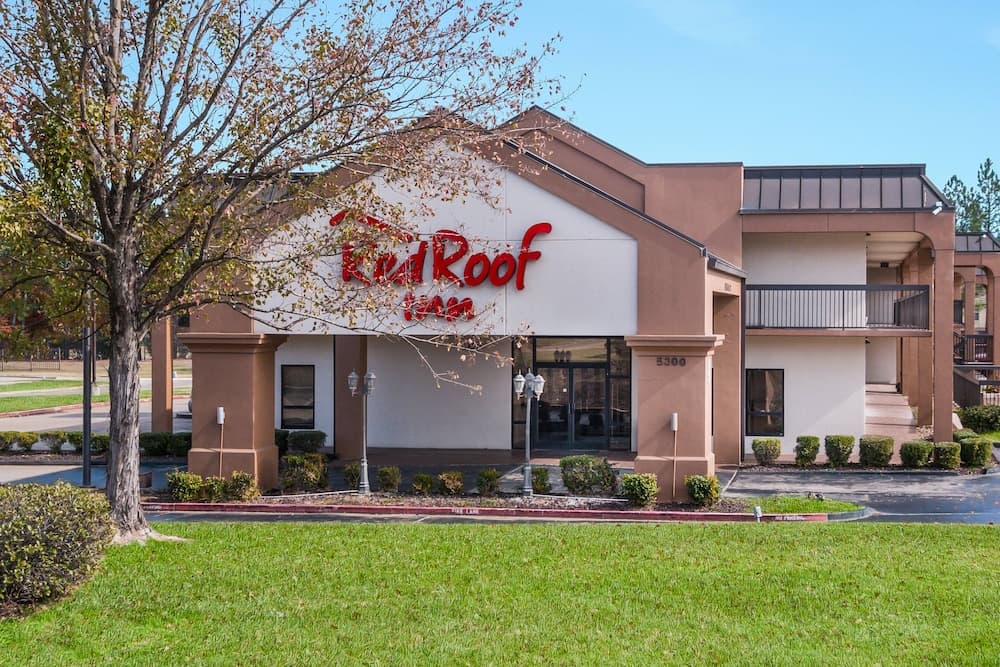 Red Roof Inn Texarkana featured exterior or lobby in Texarkana, TX — similar hotel