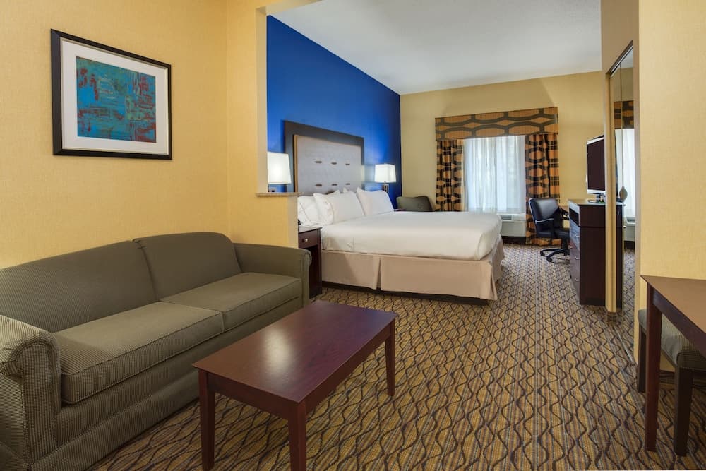 Holiday Inn Express Tower Center by IHG property views in East Brunswick — gallery photo 3