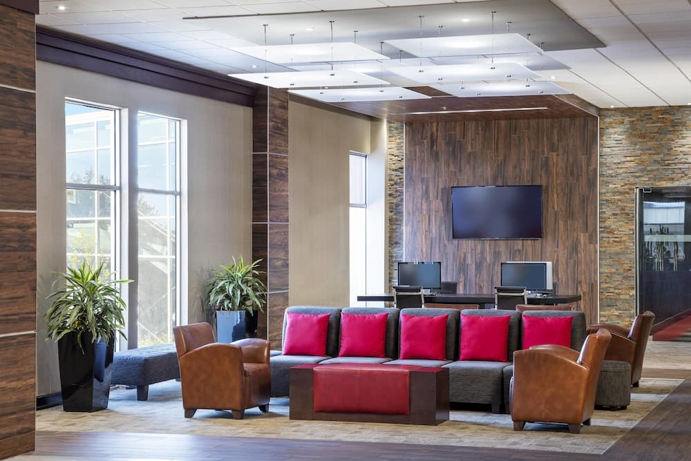 Four Points by Sheraton Chicago O'Hare Airport interior in Schiller Park, IL — gallery photo 2
