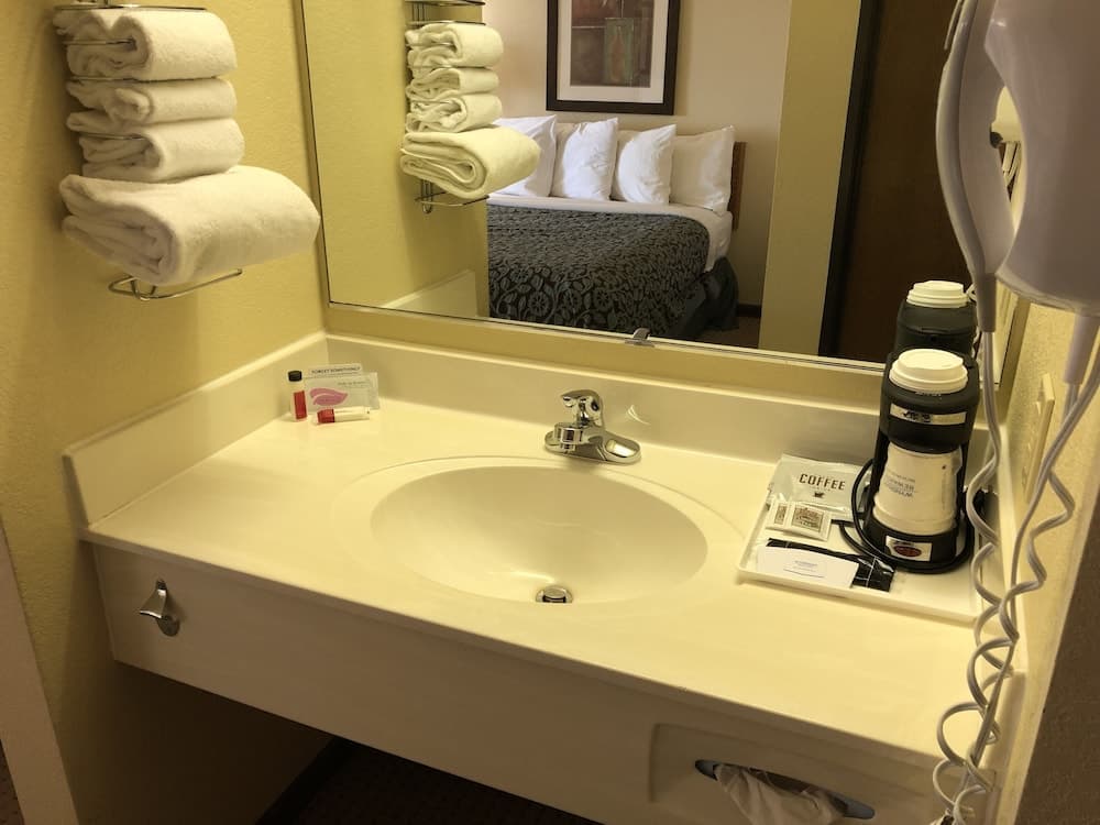 Days Inn by Wyndham Iron Mountain interior in Iron Mountain, MI — gallery photo 2