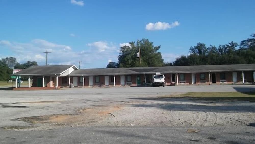 Royal Inn featured exterior or lobby in Honea Path, SC — similar hotel