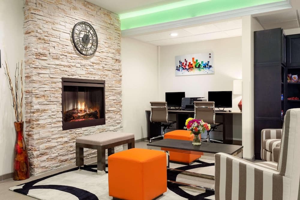 Country Inn & Suites by Radisson, San Antonio Lackland AFB - SeaWorld Area interior in San Antonio, TX — gallery photo 2