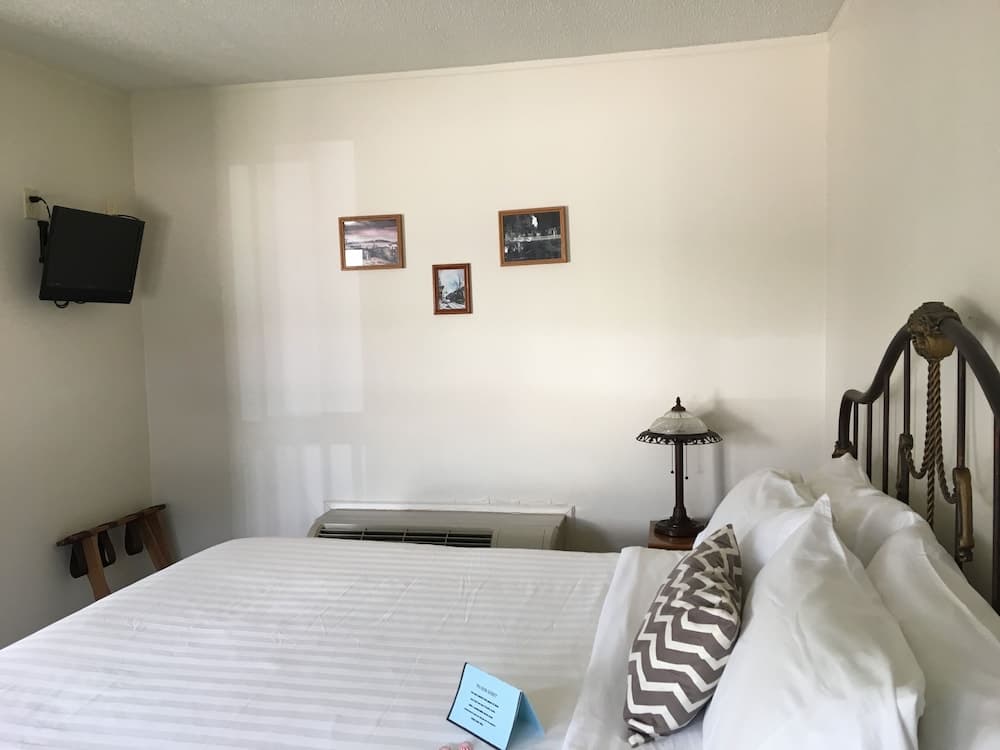 Sugarcreek Village Inn gallery photo in Sugarcreek, OH — image 20